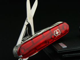 Нож перочинный Victorinox Huntsman, сталь X55CrMo14, рукоять Cellidor®, полупрозрачный красный, 15 функций, 91мм