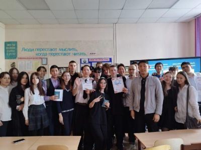 В школе № 9 Якутска провели урок гражданственности ко Дню республики