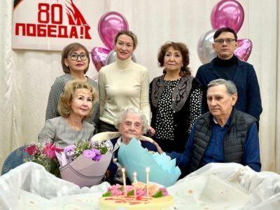 В республиканском доме-интернате поздравили 101-летнего ветерана труда и тыла