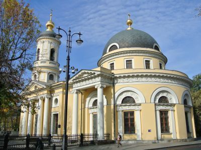 Трапезная и колокольня