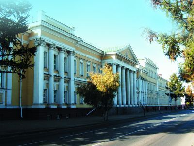 Здание кадетского корпуса, в котором в 1890-1898 гг. учились Герой Советского Союза генерал-лейтенант Карбышев Дмитрий Михайлович и в 1898-1905 гг. Куйбышев Валериан Владимирович