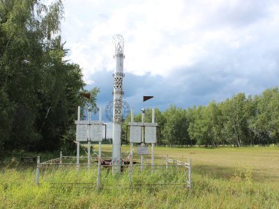 Памятник в честь 50-летия Победы в Великой Отечественной войне