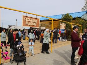 Вилюйск преображается: в День города на набережной «Поющие пески» зазвучала новая музыка