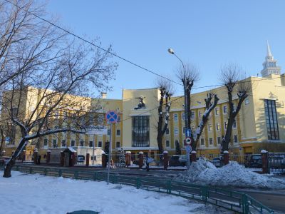Педагогический техникум им. Тимирязева, с 1937 г. - поликлиника Аэрофлота, 1934 г., мастерская К.С.Мельникова, архитекторы И.А.Иванов-Шиц, И.В.Гофман-Пылаев