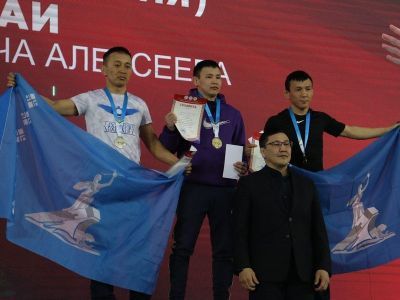 Верхневилюйский улус вернул себе кубок победителей чемпионата Якутии по хапсагаю