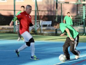 Сотрудники СУ СК России по Республике Саха (Якутия)  провели товарищеский матч по футболу с воспитанниками подшефной школы