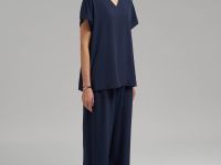 Свободная блузка с v-вырезом