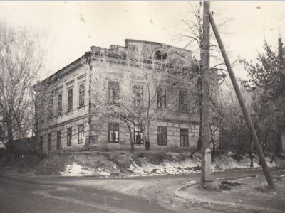 Каменный двухэтажный дом