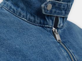 Джинсовая куртка на молнии