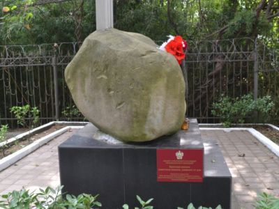 Братская могила 7 советских воинов умерших от ран в госпиталях