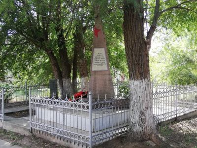 Братская могила советских воинов, погибших в период Сталинградской битвы