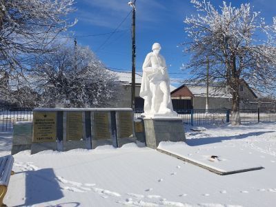 Памятник односельчанам, погибшим на фронтах Великой Отечественной войны 1941-1945 гг.