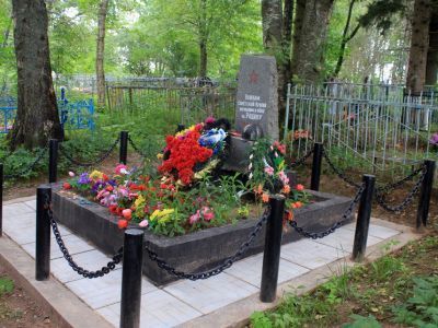 Братское захоронение советских воинов, погибших в 1941-1944 гг.