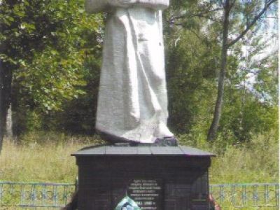 Братская могила 11 советских воинов, погибших в 1941 и 1943 гг. в боях с немецко-фашистскими захватчиками