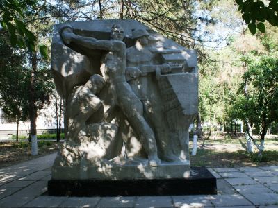 Братская могила советских воинов