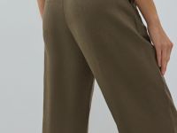 Зауженные книзу брюки изо льна, Зеленый