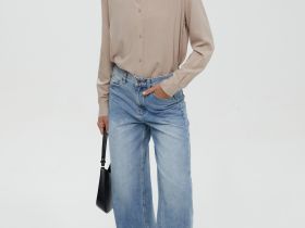 Блузка свободного силуэта из тенселя