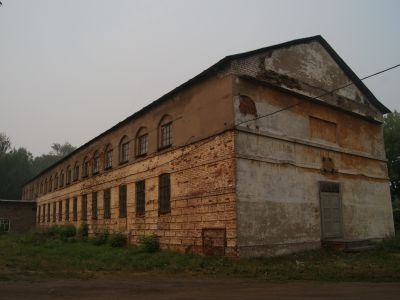 Бывшее здание манежа, в котором в 1905-1906 и 1917 годах проходили митинги и собрания трудящихся города в поддержку революционного движения