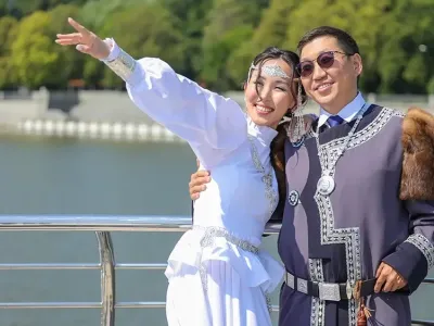 Две пары из Якутии вступили в брак на Всероссийском свадебном фестивале в Москве