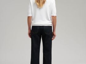 Легкий джемпер прямого кроя с коротким рукавом