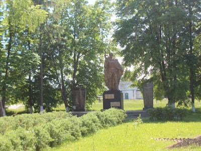 Одиночная могила советского солдата, погибшего в бою с фашистскими захватчиками в 1944 г.