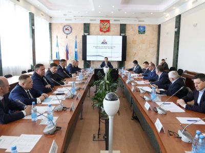 Айсен Николаев провел совещание по строительству Новоленской ТЭС