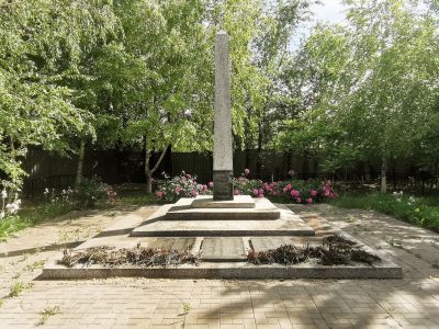 Братская могила советских воинов, погибших в период Сталинградской битвы