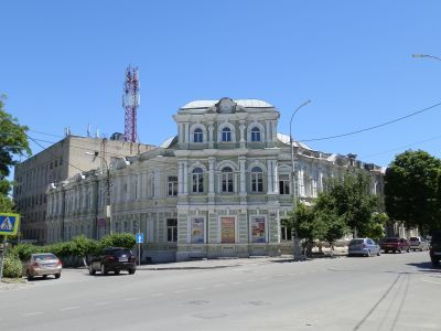 Мемориальное здание - здание окружного суда, где проходил процесс над участниками движения 1903-1905 гг.