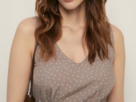 Сарафан миди приталенного силуэта с принтом в горошек