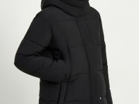 Утепленная куртка с капюшоном и воротником-стойкой