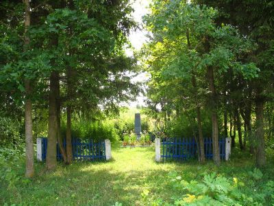 Братское захоронение советских воинов, партизан и мирных жителей, погибших в 1941-44 гг.