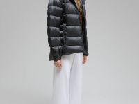 Удлиненный пуховик полуприлегающего силуэта