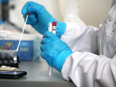 В КНР зафиксировано рекордное количество случаев заражения COVID-19