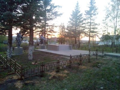 Братская могила с захоронением воинов, погибших в период Великой Отечественной войны 1941-1945 гг.