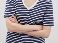 Футболка с v-образным вырезом