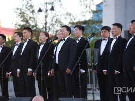 В Якутске провели концерт «Наши маяки», посвящённый Героям России