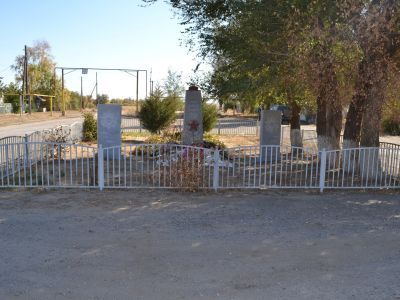 Братская могила советских воинов, погибших в период Сталинградской битвы