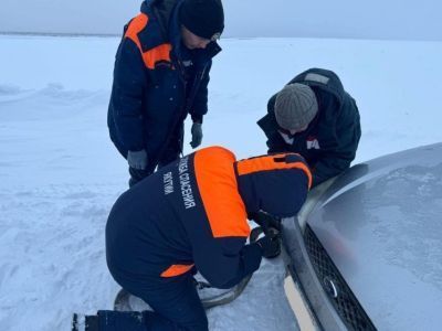 В Намском районе Якутии спасатели помогли рыбаку, попавшему в метель