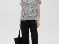 Блузка свободного силуэта с коротким рукавом