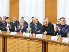 В Якутии отметили 80-летие Героя Труда России Михаила Готовцева