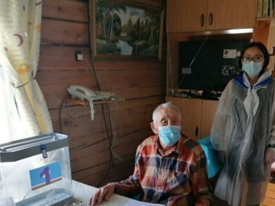 На выборах в Якутии проголосовал 100-летний житель Сунтарского района