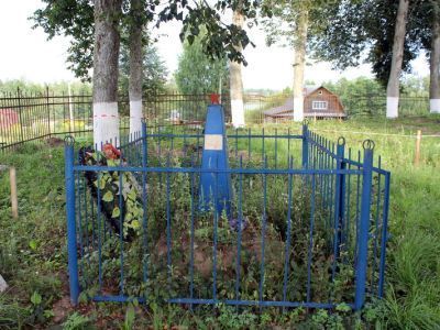 Памятное место, где захоронены партизаны, погибшие от рук фашистов 14.02.44 г.