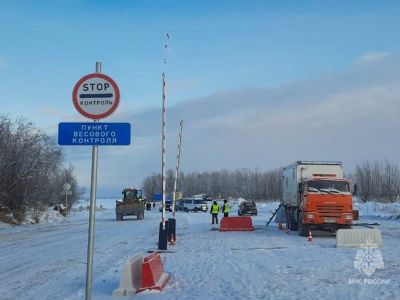 В Якутии на двух ледовых переправах понизили грузоподъемность