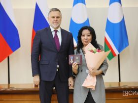 Госнаграды вручили деятелям культуры и искусства Якутии