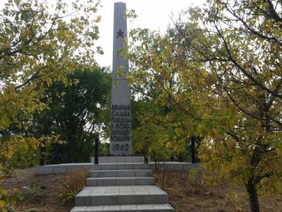 Братская могила советских воинов, погибших в период Сталинградской битвы