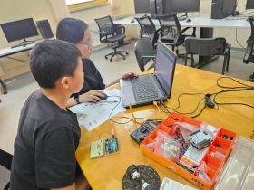 Сотня команд участвовала в соревнованиях по образовательной робототехнике в Якутске