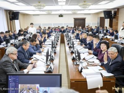 В парламенте Якутии рассмотрели более 700 поправок к законопроекту о бюджете Якутии