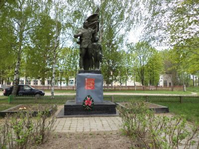 Братская могила 8 советских воинов, погибших в 1943 г. в боях с немецко-фашистскими захватчиками