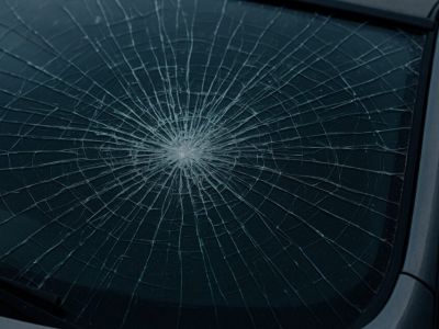 В Якутске участник ДТП разбил битой стекло чужого авто