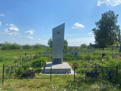 Братская могила советских воинов, погибших в 1941-1943 гг. в боях с немецко-фашистскими захватчиками